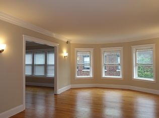 1604 W Cullom Ave #1MC, Chicago, IL 60613