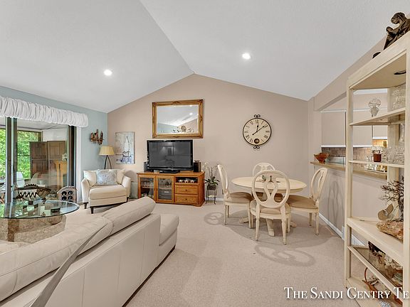 4th image of 2330 Skyline Dr NW