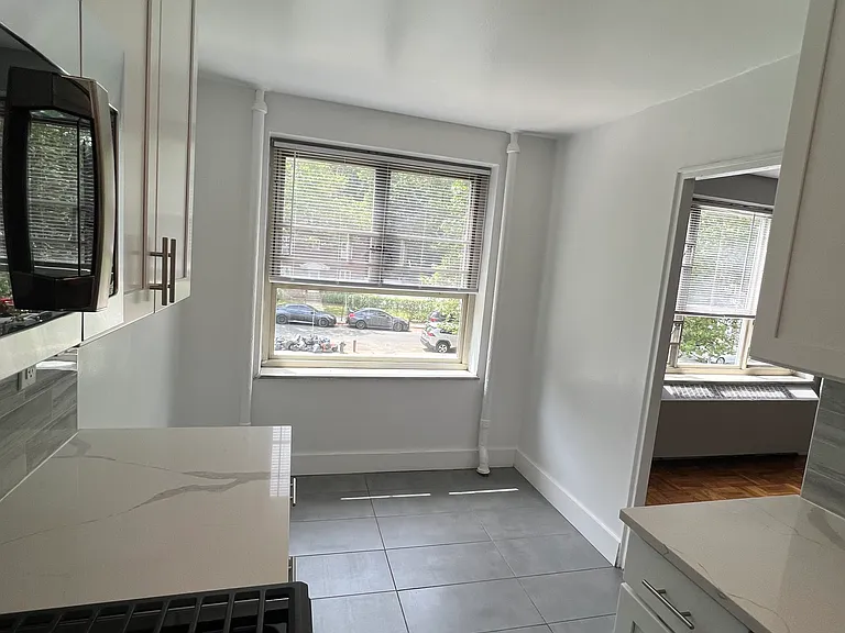 18502 64th Ave — Photo 3