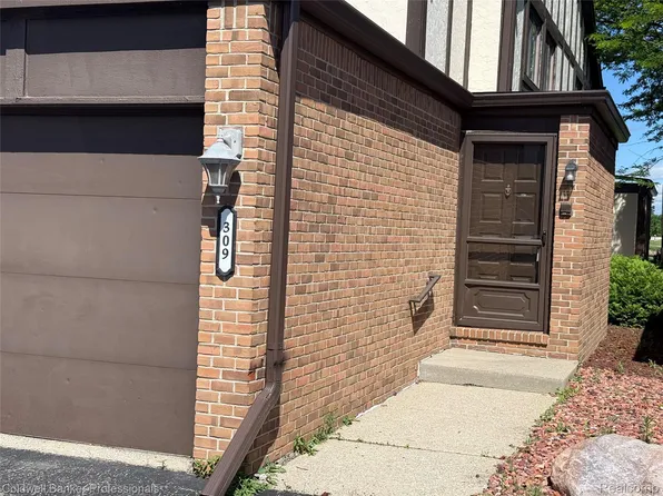 309 Country Club Dr #25, Saint Clair Shores, MI 48082