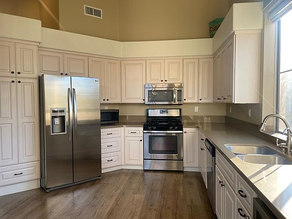 3rd image of 2742 Dunstan Dr