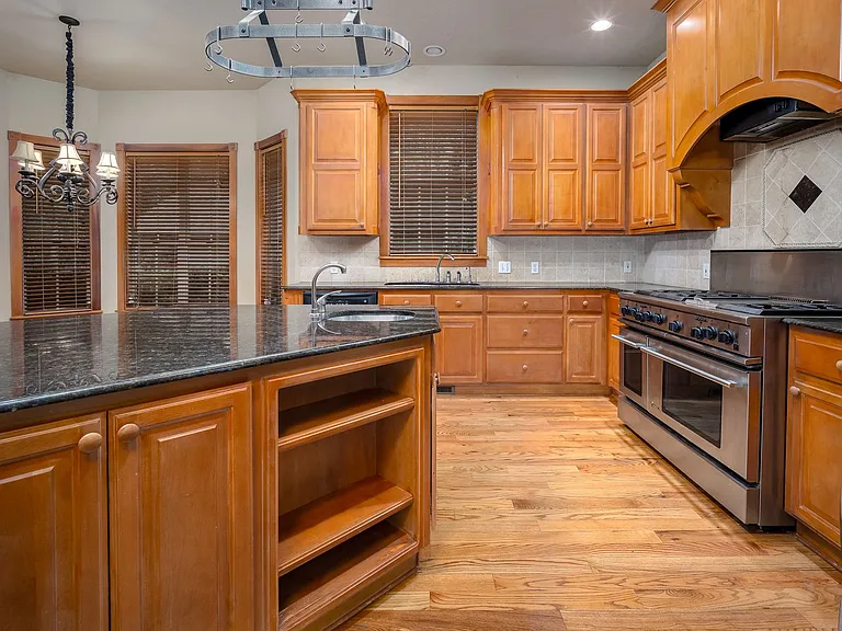 1032 W Lindsey St #A — Photo 8