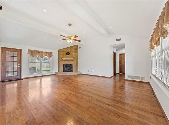 3rd image of 709 Fieldwood Dr