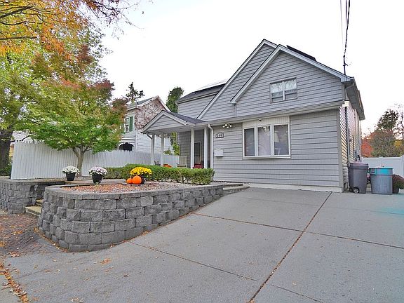 4th image of 306 Sleight Ave