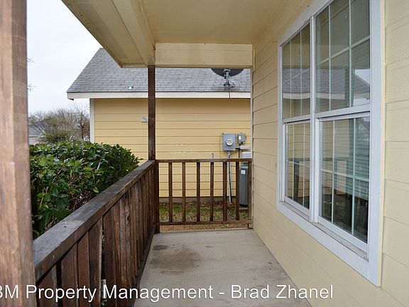 2nd image of 1585 Sandhurst Dr
