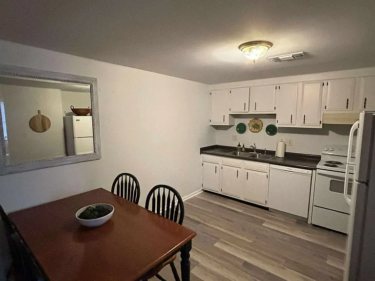 843 Poplar St — Photo 7