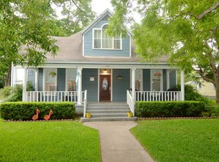 402 Hudgins St, Smithville, TX 78957
