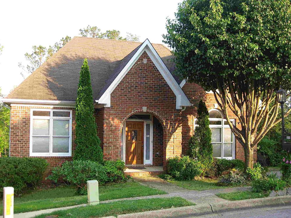 3 sides brick, close to Hoover