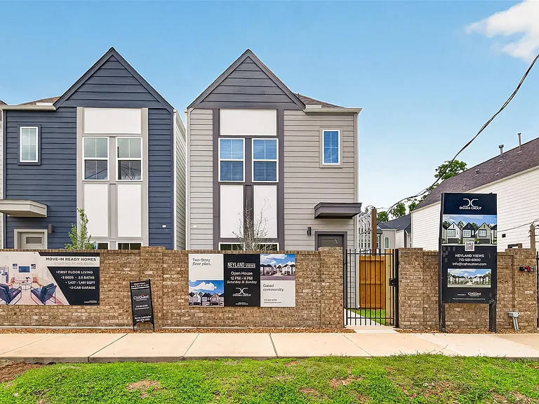 328 Neyland St — Photo 1