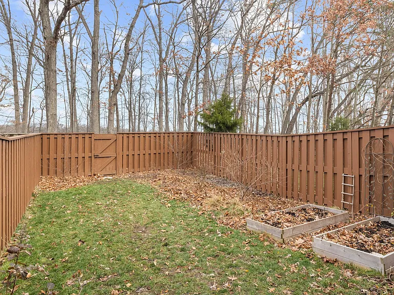 133 Biscane Ct — Photo 25