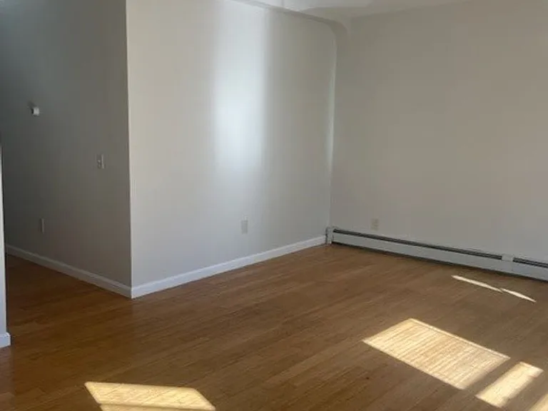 86 Sutton St — Photo 9