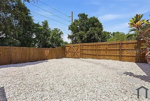 4404 Meadow Creek Cir — Photo 28