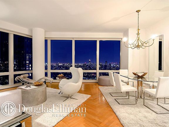 5th image of 80 Columbus Cir Unit 58A