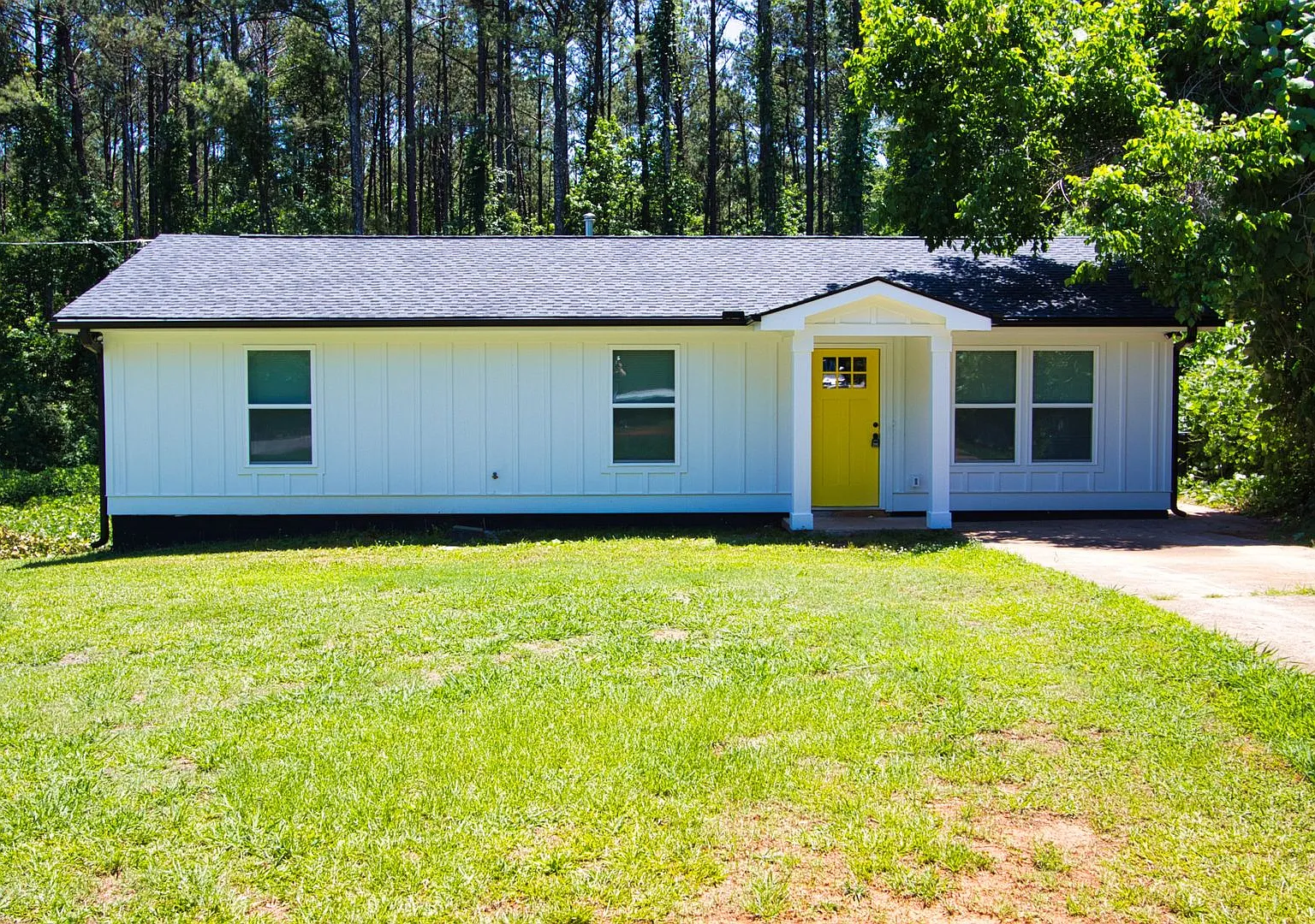 Available Now! Newly Renovated Ranch! 3 Bedroom 2 Bathroom — Photo 1