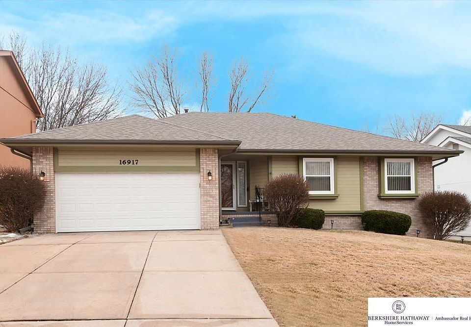 1st image of 16917 Holmes Cir