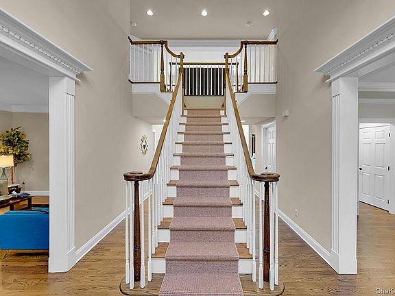 4th image of 16 Eagle Court