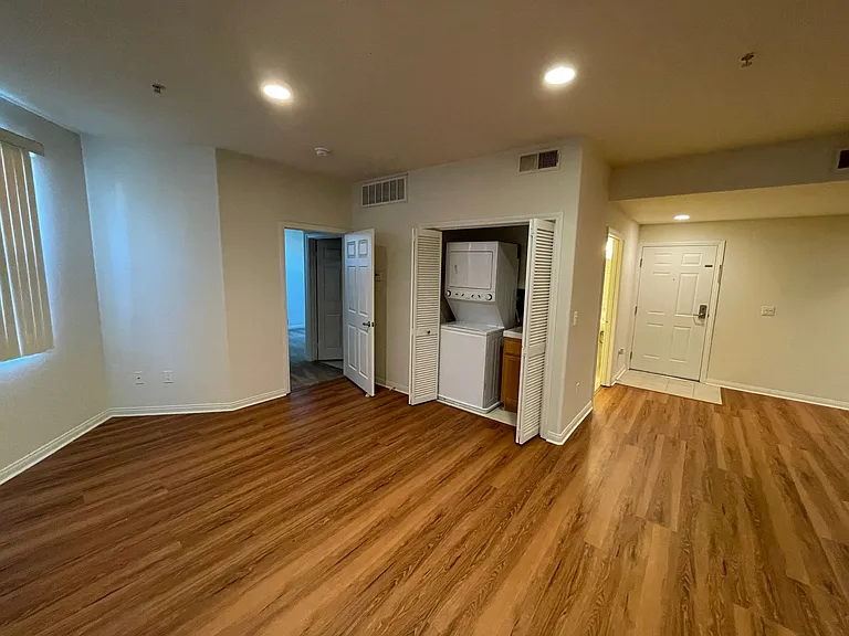 Glenoaks Villas — Photo 59