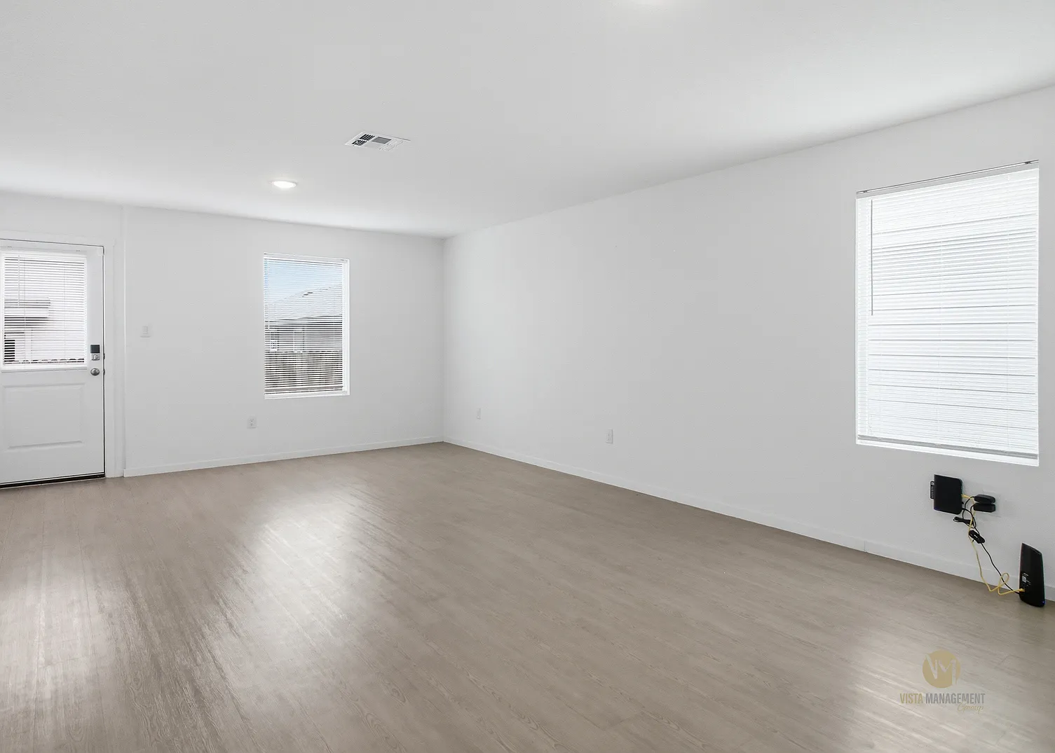 3 bed, 2.5 bath, 1358 sqft, $1,350 — Photo 4