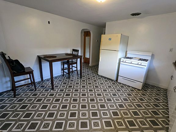 5th image of 605 Delmar Pl #2
