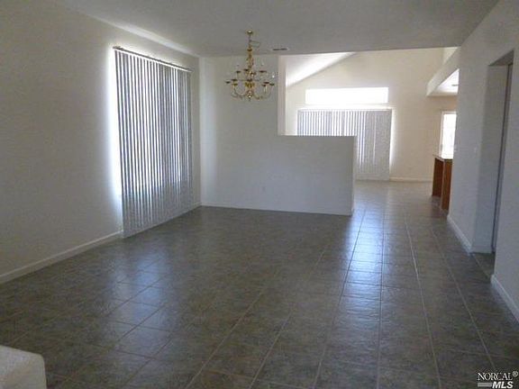 5th image of 731 Antiquity Dr