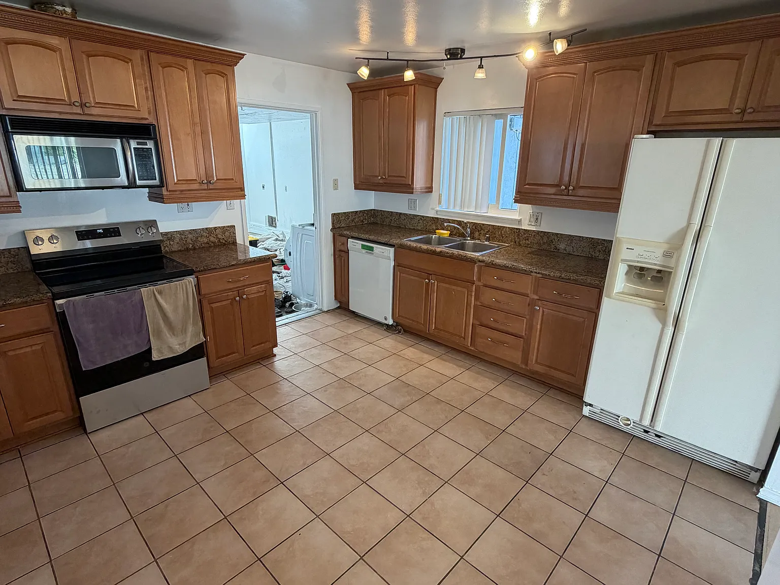4 bed, 3.5 bath, 1521 sqft, $4,500 — Photo 2