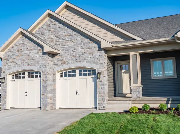374 Hidden Ridge Dr, Coralville, IA 52241