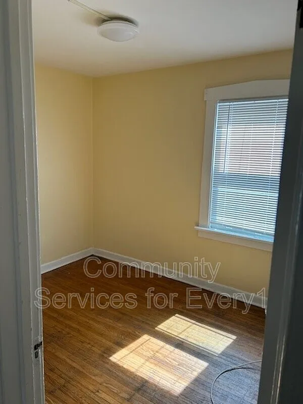 Studio, 1.0 bath, $950 — Photo 3
