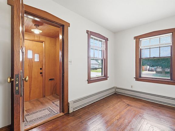 2nd image of 407 N 15th St