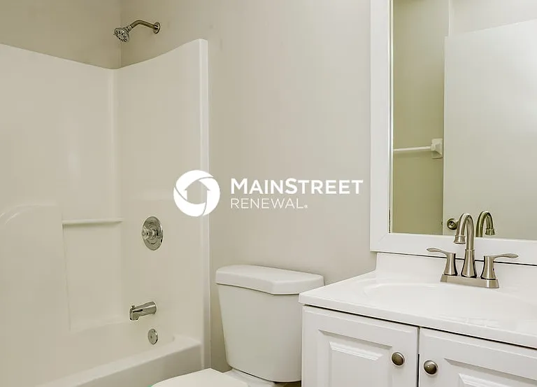 1722 Elmhurst Cir S #E — Photo 11