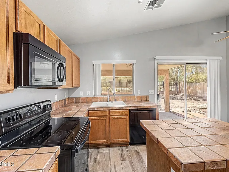 905 E Potter Dr — Photo 17