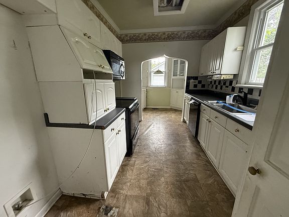 4th image of 407 3rd Ave