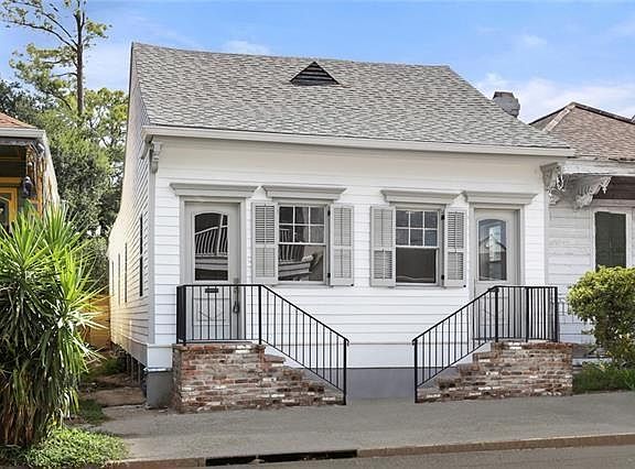 3rd image of 8221 Maple St