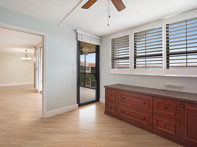 800 Jeffery St #409 — Photo 14