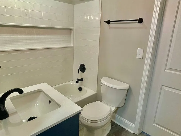 115 S Oak St — Photo 16