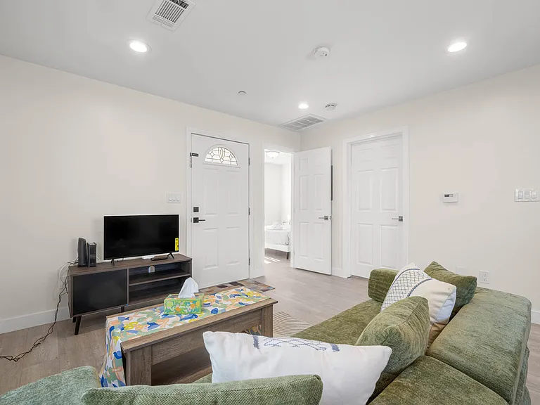 2239 N Niagara St #103 — Photo 18