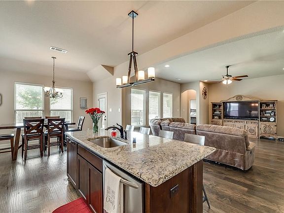 5th image of 805 Rockcress Dr