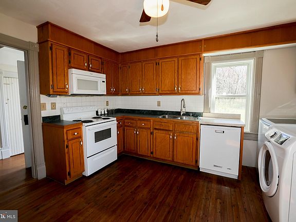 3rd image of 24060 New Mountain Rd