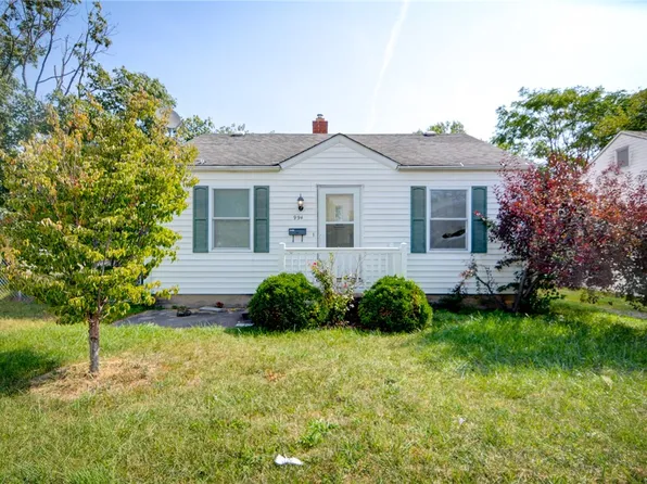 994 N Fairview Ave, Decatur, IL 62522