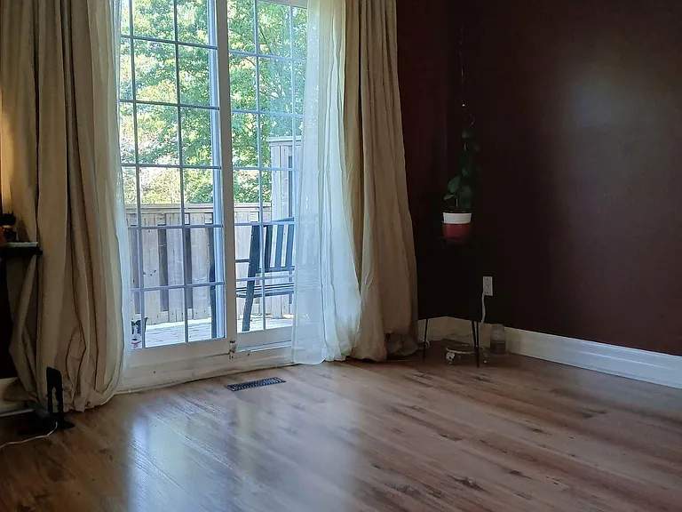 24 Sutter Ave — Photo 7