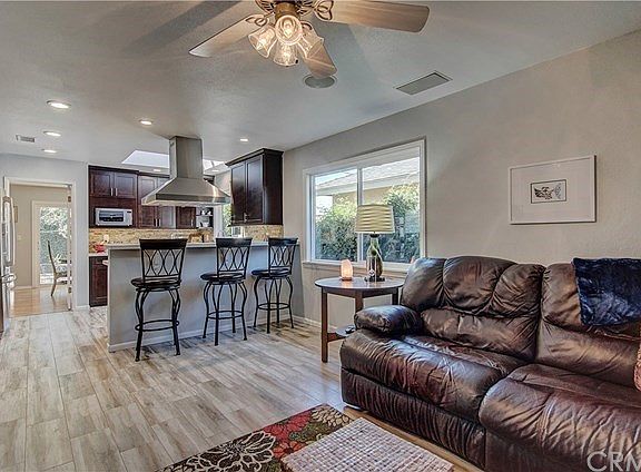 ........ #4. Have it all: Breakfast/Wine/Homework at the bar or relaxing in the separate Family Room! Options not usually found in this price point...