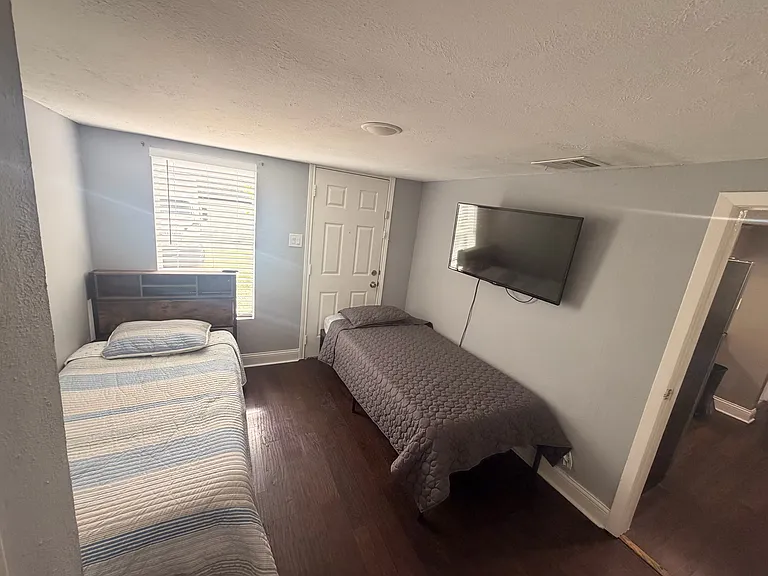 5432 Elgin St — Photo 8