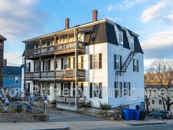 79 Summer St APT 3L, Manville, RI 02838