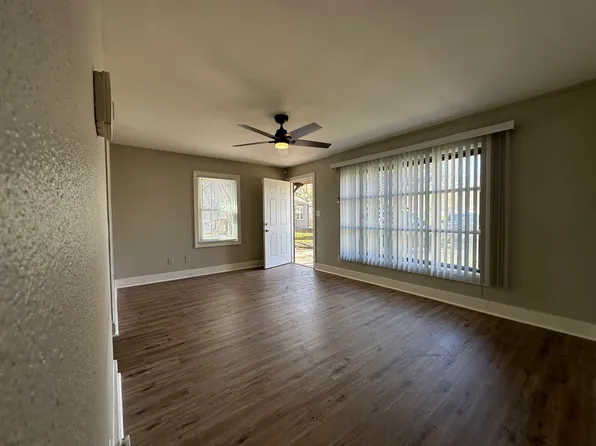 1037 S Tonti Ct, Peoria, IL 61605