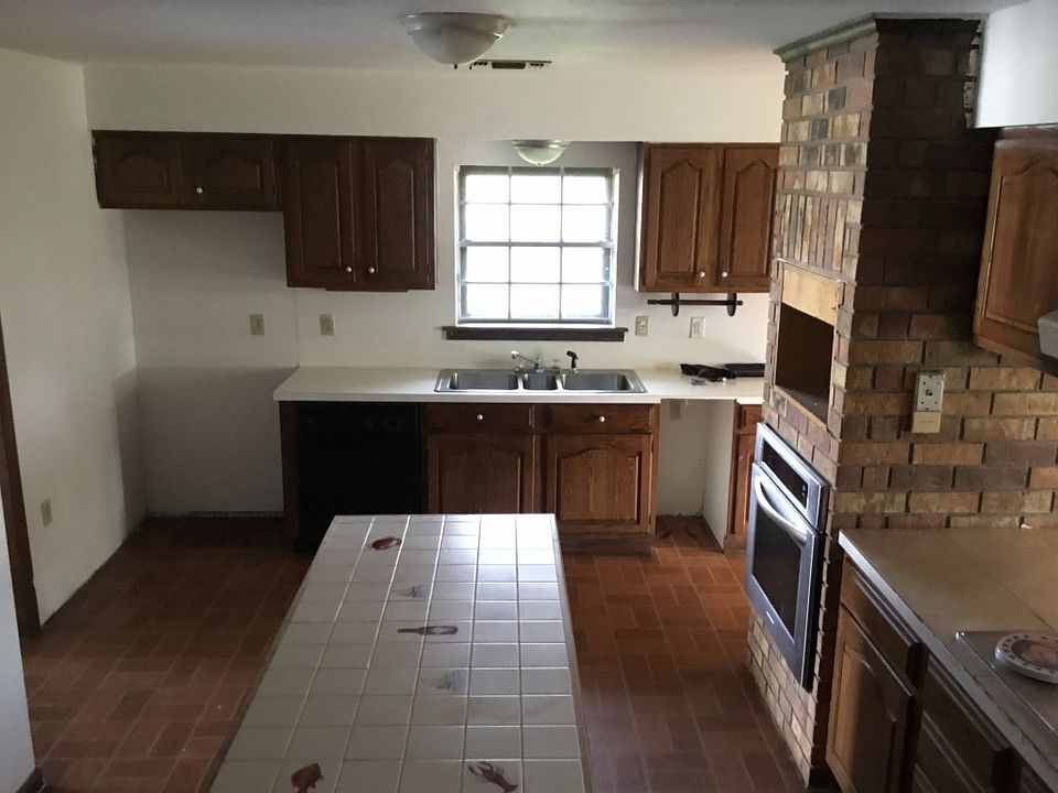 1st image of 255 Madewood Dr