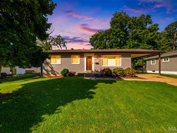 808 Lightwood Dr, Hazelwood, MO 63042