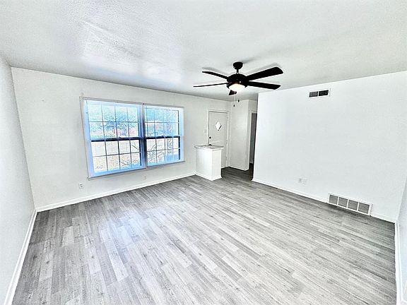 2nd image of 3122 San Vicente Ave