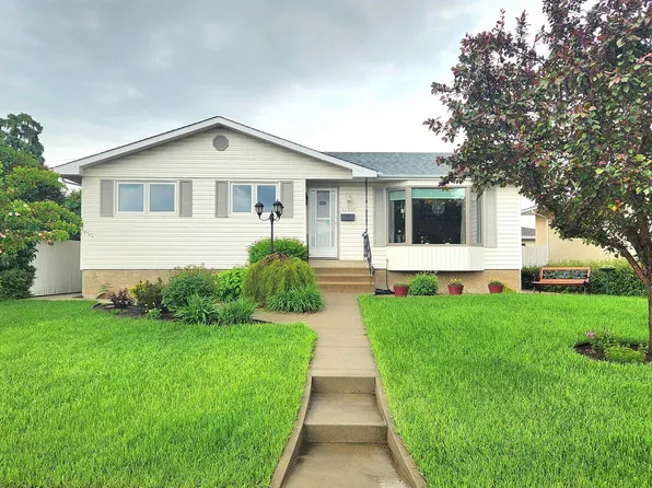 13307 Delwood Rd NW, Edmonton, AB T5C 3B5