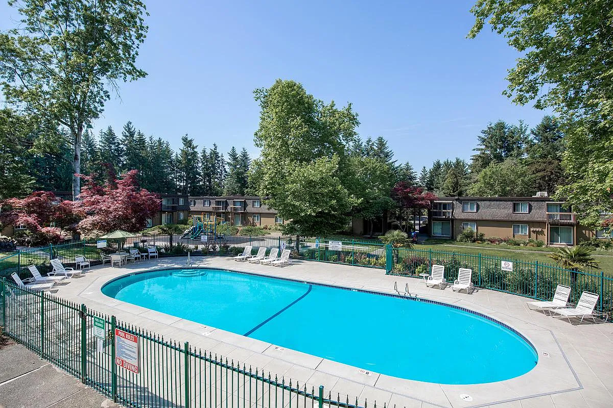 Fairwood Apartments — Photo 3