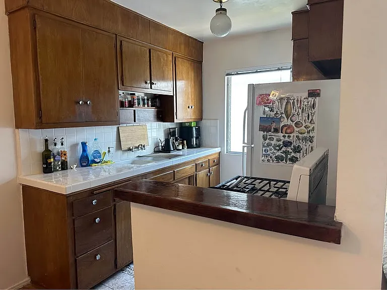 152 S Hayworth Ave #8 — Photo 6
