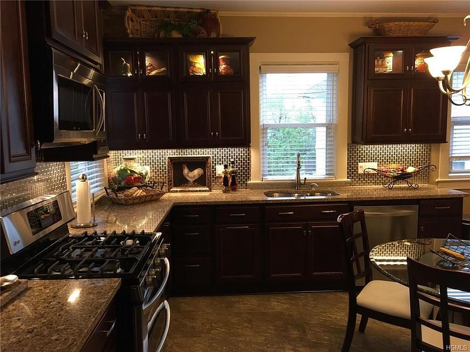 1st image of 5 Dusenbury Pl #1